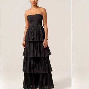 Elegant Black Strapless Tiered Dress